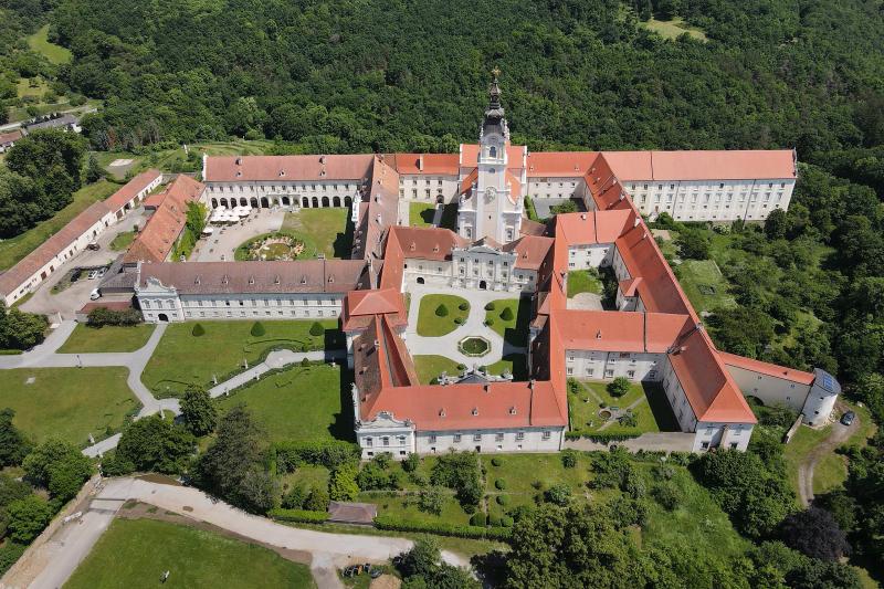 klášter benediktinů s kostelem sv. Lamberta klášter benediktinů s kostelem sv. Lamberta