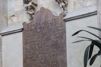 Náhrobek zavražděného Šimona Abelese v levé sedilii (© Johannes Cladis, 06/2016)