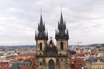 Celkový pohled na Týnský chrám z věže Staroměstské radnice. ( © Miroslav BITTER 03/2007)