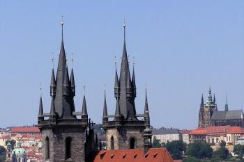 Týnský chrám z věže Prašné brány ( © Jan P. Štěpánek 07/2007)