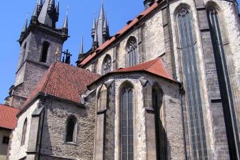 Pohled na část presbyteriální strany Týnského chrámu ( © Jan P. Štěpánek 07/2007)