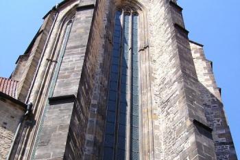 Gotické presbyterium chrámu ( © Jan P. Štěpánek 07/2007)