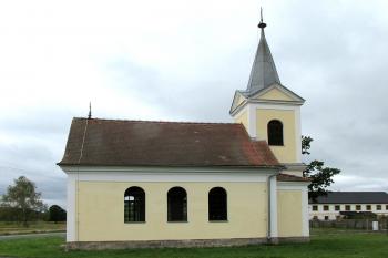 Kaple v Heřmaničkách, místní části České Lípy. (© Pavel Vítek 09/2021)