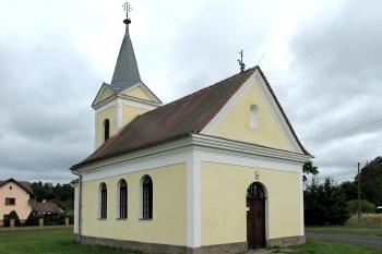 Kaple v Heřmaničkách, místní části České Lípy. (© Pavel Vítek 09/2021)