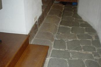 dlažba Juditina mostu (© Karel Husák 09/2003)