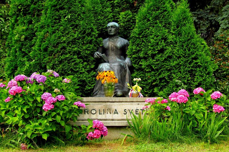 socha Karolíny Světlé