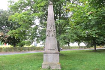 Obelisk, památník nalezení ukradené monstrance v České Lípě. (© Pavel Vítek 09/2021)