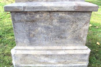 Obelisk, památník nalezení ukradené monstrance v České Lípě. (© Pavel Vítek 09/2021)