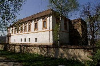 Zámek od severovýchodu (© Lukáš Pechánek, 04/2009)