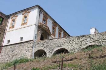 Chvatěruby - zámek ( © Pavel Vítek 05/2007)