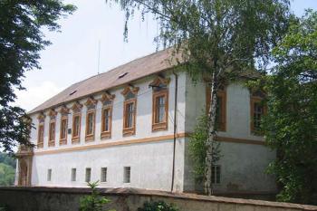 Chvatěruby - zámek ( © Pavel Vítek 05/2007)