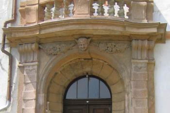 Chvatěruby - zámek ( © Pavel Vítek 05/2007)