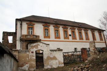 Čelo původního hradu... ( © iV 21.2.2008)