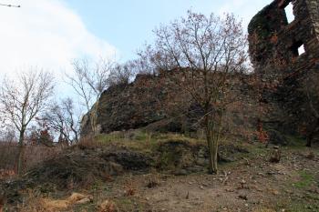 Nejstarší zachovalá část opevnění hradu ( © iV 21.2.2008)