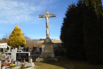 kamenný kříž na hřbitově u kostela (© Jaroslav Špiroch  02/2022)