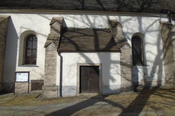 předsíň na jižní straně kostela (© Jaroslav Špiroch  02/2022)