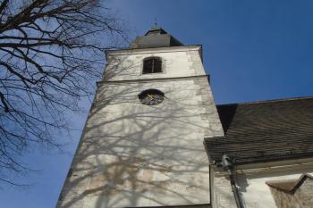 pohled na věž kostela od jihu (© Jaroslav Špiroch  02/2022)