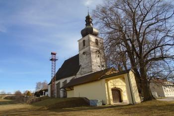 pohled na kostel ze severozápadu (© Jaroslav Špiroch  02/2022)