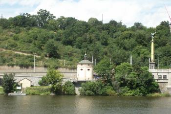 pohled přes řeku ( © Milan Caha 07/2008)