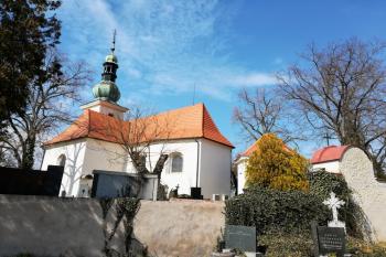Zbraslav-kostel s kaplí (© Simona Kidlesová  04/2022)