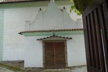 předsíň kostela ze západu (© Jaroslav Špiroch  05/2022)