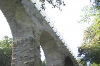kamenný železniční viadukt