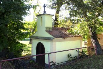 Kaple v Bakově u Slaného. (© Pavel Vítek 10/2021)