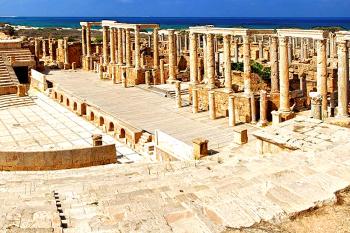 Zříceniny římského města Leptis Magna v Libyi. (© Pavel Vítek 05/2009)