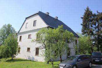 bývalá fara (© Luděk Vláčil  05/2022)