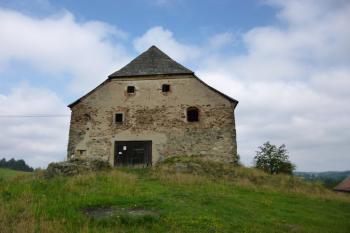 tvrz Železné Horky (© Vlastislav Mareček, 08/2016)