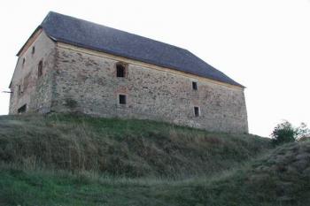 Zbytky valů (2003 © Václav Hájek)