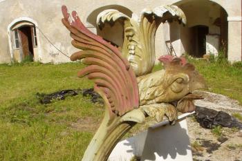 zajímavý litinový chrlič vody na nádvoří zámku (© Lukáš Pechánek, 08/2011)