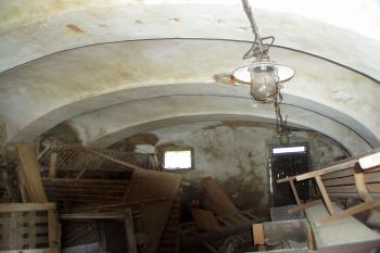 jedna z přístupných místností v přízemí východního křídla (© Lukáš Pechánek, 08/2011)