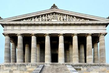 Památník Walhalla u obce Donaustauf v Bavorsku, nad řekou Dunaj. (© Pavel Vítek 09/2012)