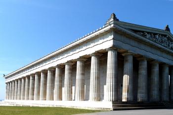 Památník Walhalla u obce Donaustauf v Bavorsku, nad řekou Dunaj. (© Pavel Vítek 09/2012)