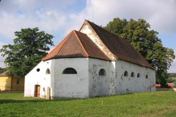 Kostel ve Zhořci (© 2003 Jiří Čížek)