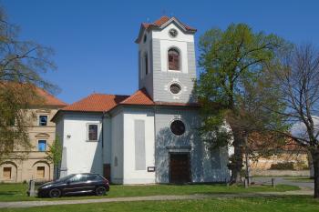 pohled na hlavní průčelí kostela z jihu (© Jaroslav Špiroch  05/2022)