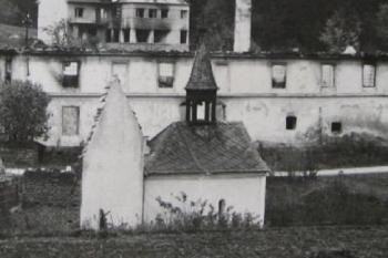 kaple po vypálení Javoříčka 5.5.1945 (©zdroj:https://ct24.ceskatelevize.cz/3091895-vyroci-vypaleni-javoricka)