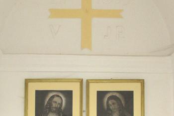 Kaplička v Zichovci u Slaného. (© Pavel Vítek 04/2018)