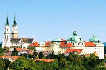 Klášter v Klosterneuburgu u Vídně. (© Pavel Vítek 06/2000)