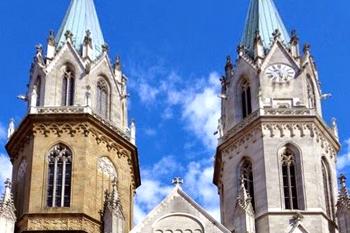 Klášter v Klosterneuburgu u Vídně. (© Pavel Vítek 06/2000)