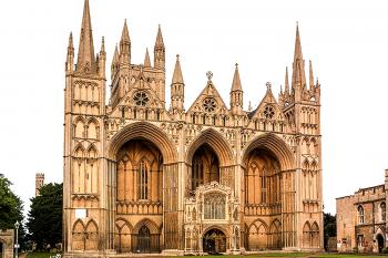 Katedrála svatého Petra, Pavla a Ondřeje v anglickém Peterborough.  (© Pavel Vítek 08/2006)