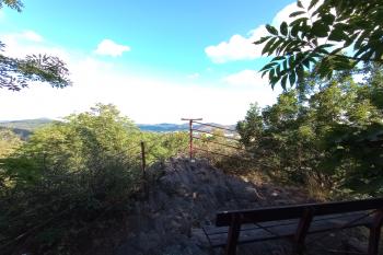 vyhlídka s lavičkou (© Stanislav Drda 07/2022)