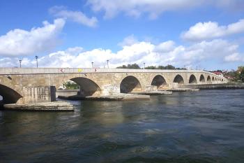 Kamenný most v bavorském Regensburgu. (© Pavel Vítek 09/2012)
