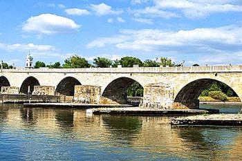 Kamenný most v bavorském Regensburgu. (© Pavel Vítek 09/2012)