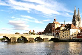 Kamenný most v bavorském Regensburgu. (© Pavel Vítek 09/2012)