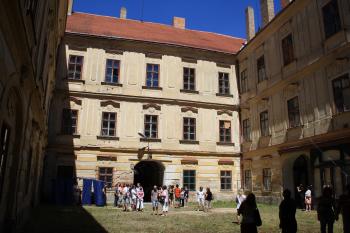 Nádvoří (© Miroslav Mastný, 07/2011)