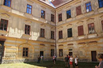 Nádvoří (© Miroslav Mastný, 07/2011)