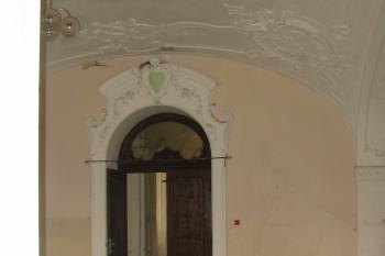 štukatérská výzdoba stropu (© D Dohňanský, 04/2016)