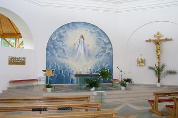 Interiér kostela ( © Roman Řezáč 07/2004)